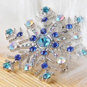 2020 Moda două culori Broșe pentru Femei Email Pin Cristal Stras Fulg de nea Broshes zăpadă Iarna Tema berloque Bijuterii